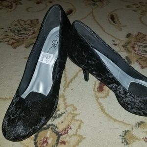 Black crushed velvet shoes